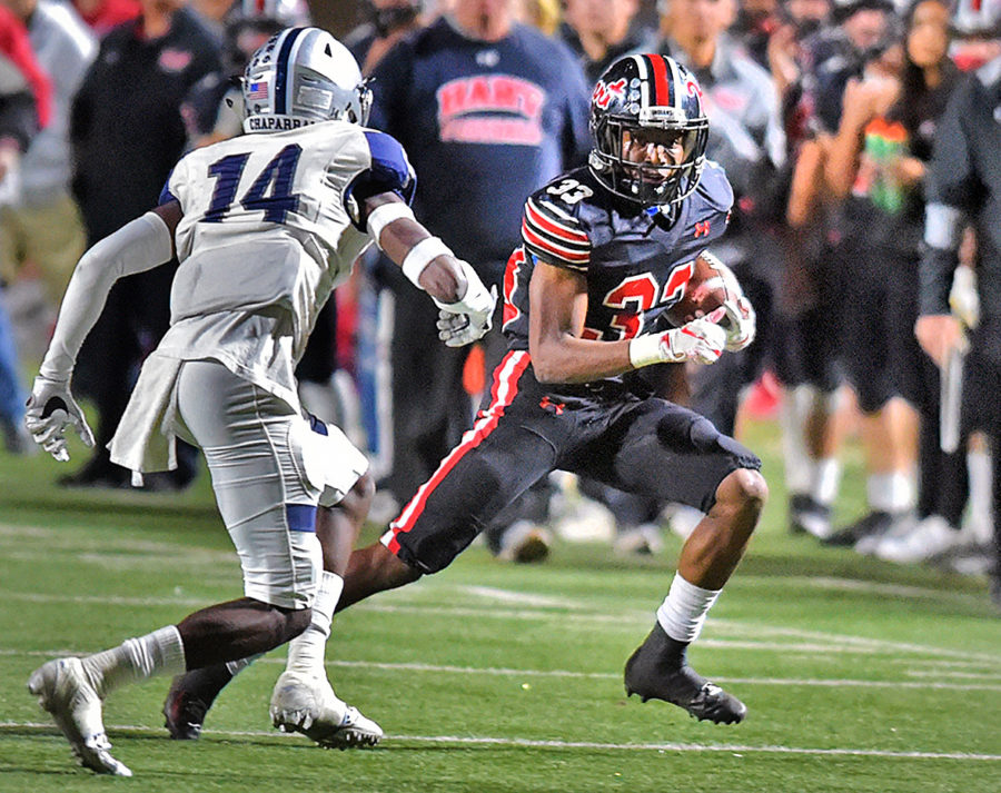 Hart football overcomes halftime deficit to beat Chaparral
